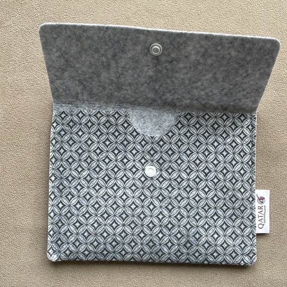 QATAR AIRWAYS pouch - empty amenity kit - Picture 3 of 6